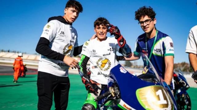 Andrés García, felicitado por su hermano Julio.
