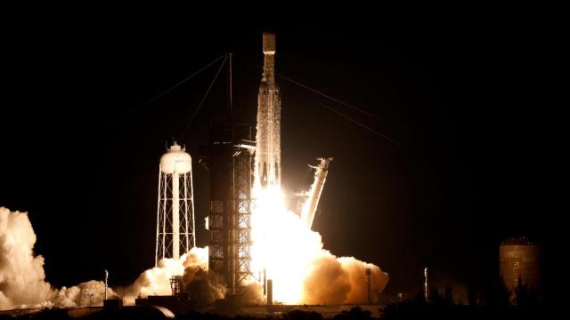 Falcon Heavy despegando con x-37B