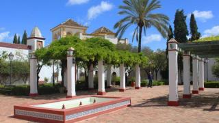Una de las plazas de la localidad de Espartinas en Sevilla.