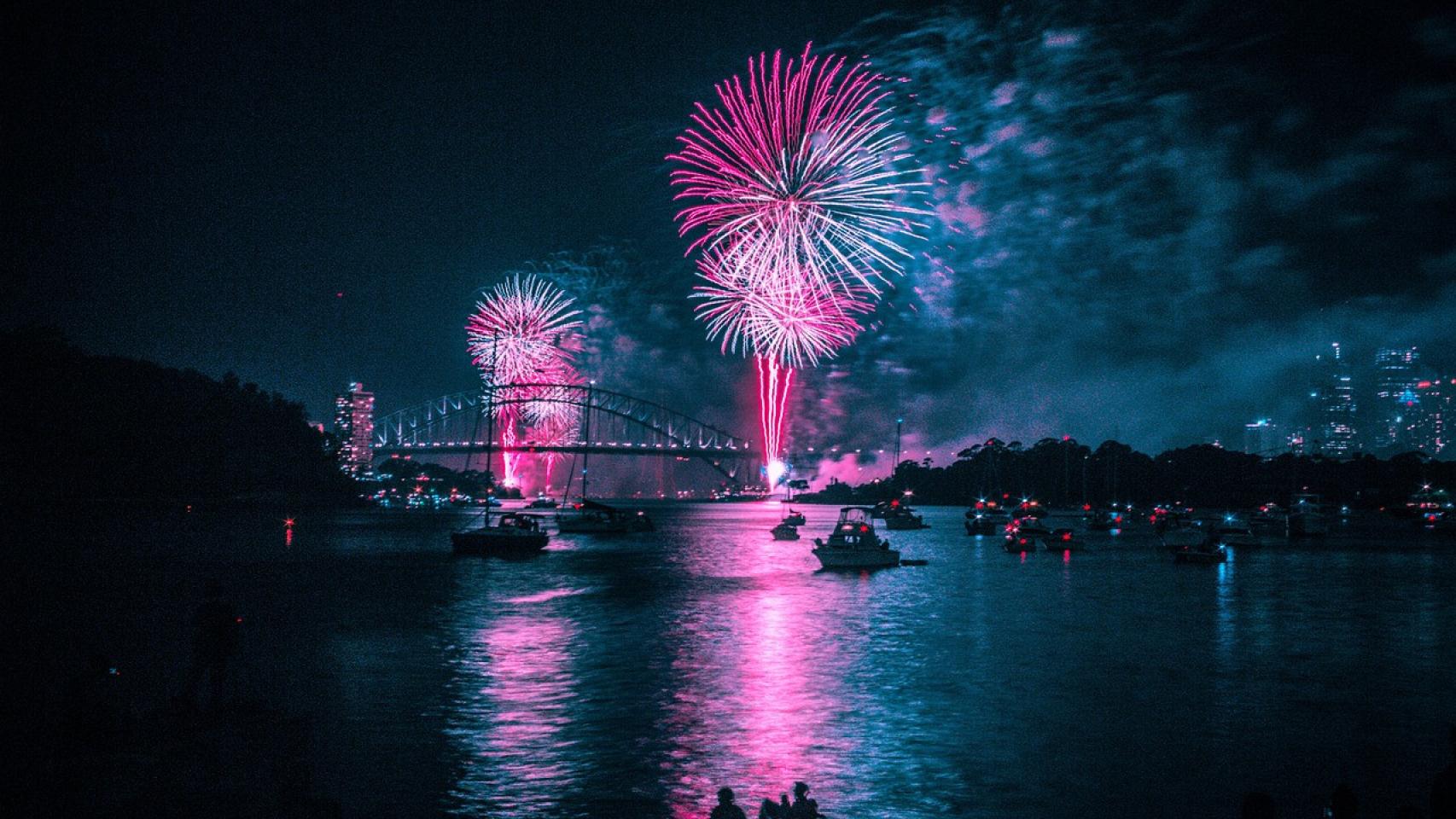 Fuegos artificiales en la última noche del año.