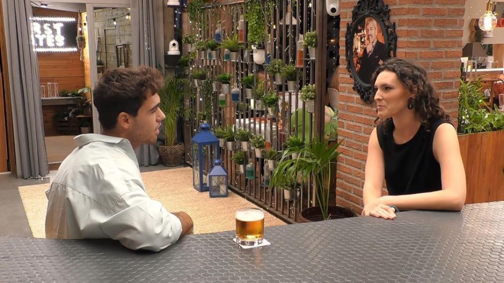 Iván y Catherine en su primer encuentro en 'First Dates'.