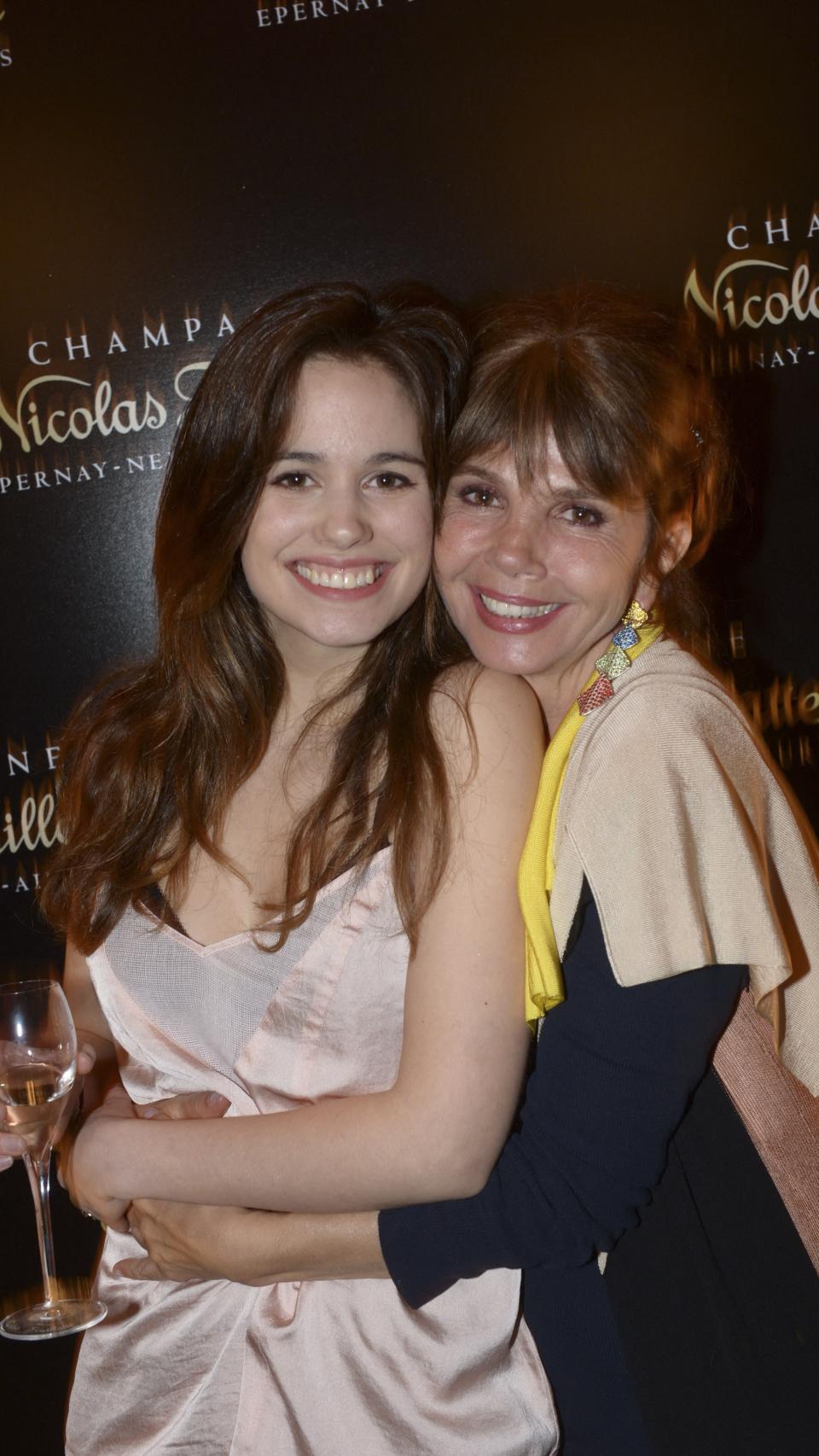 Lucie Lucas y Victoria Abril en un acto público.