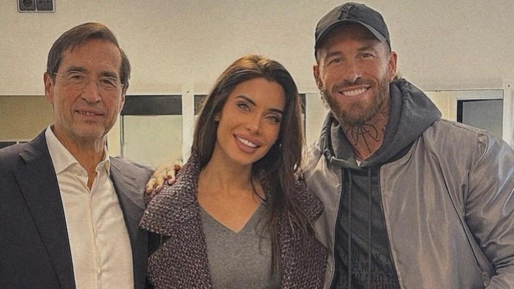 El matrimonio formado por Pilar Rubio y Sergio Ramos junto a su amigo común, el doctor Mario Alonso Puig.