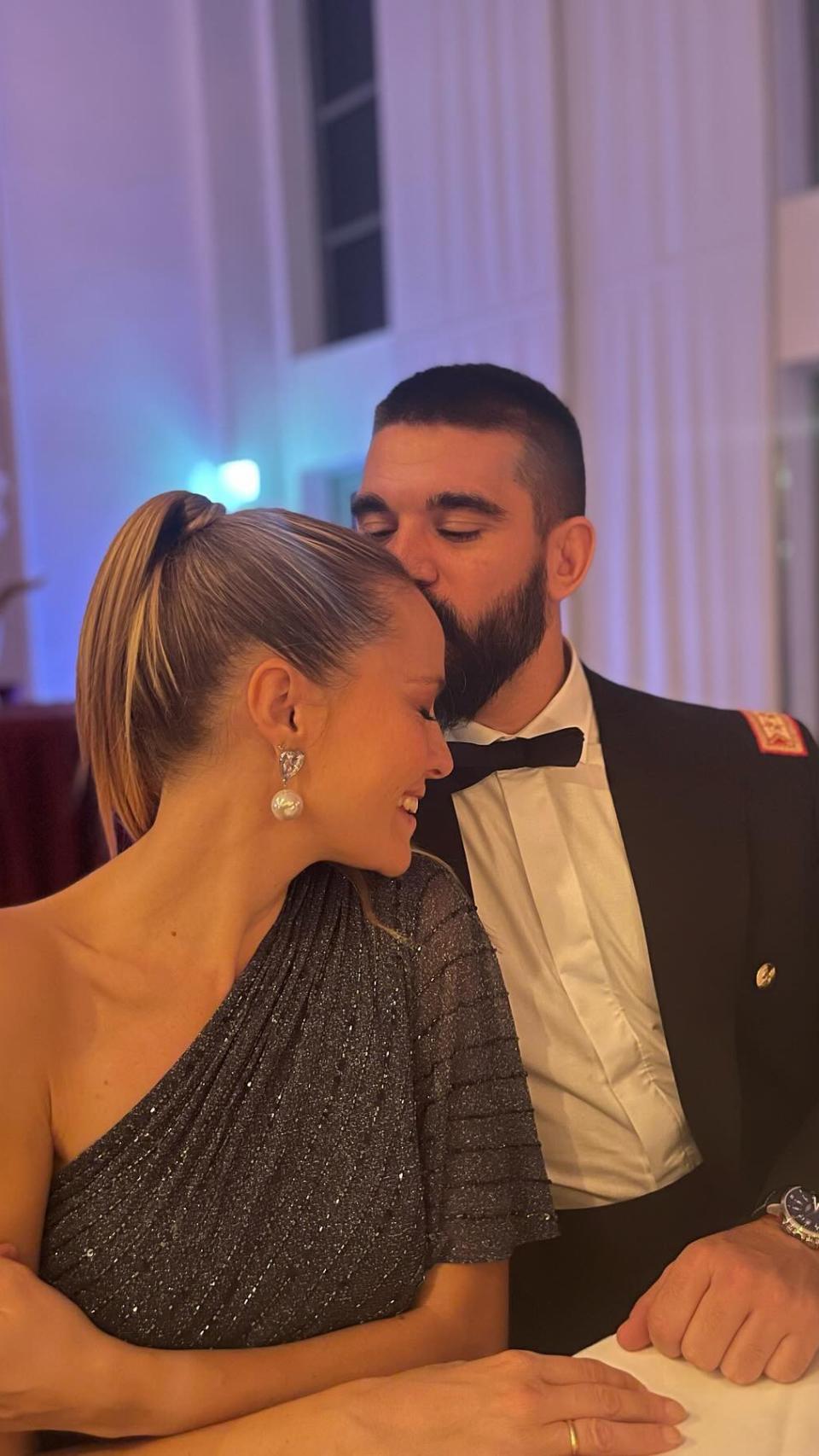 Esmeralda Moya junto a su marido en una imagen de sus redes sociales.