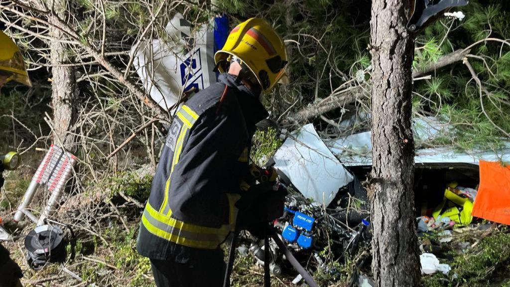 Fotografía de la avioneta siniestrada tomada por los bomberos de Cuenca.