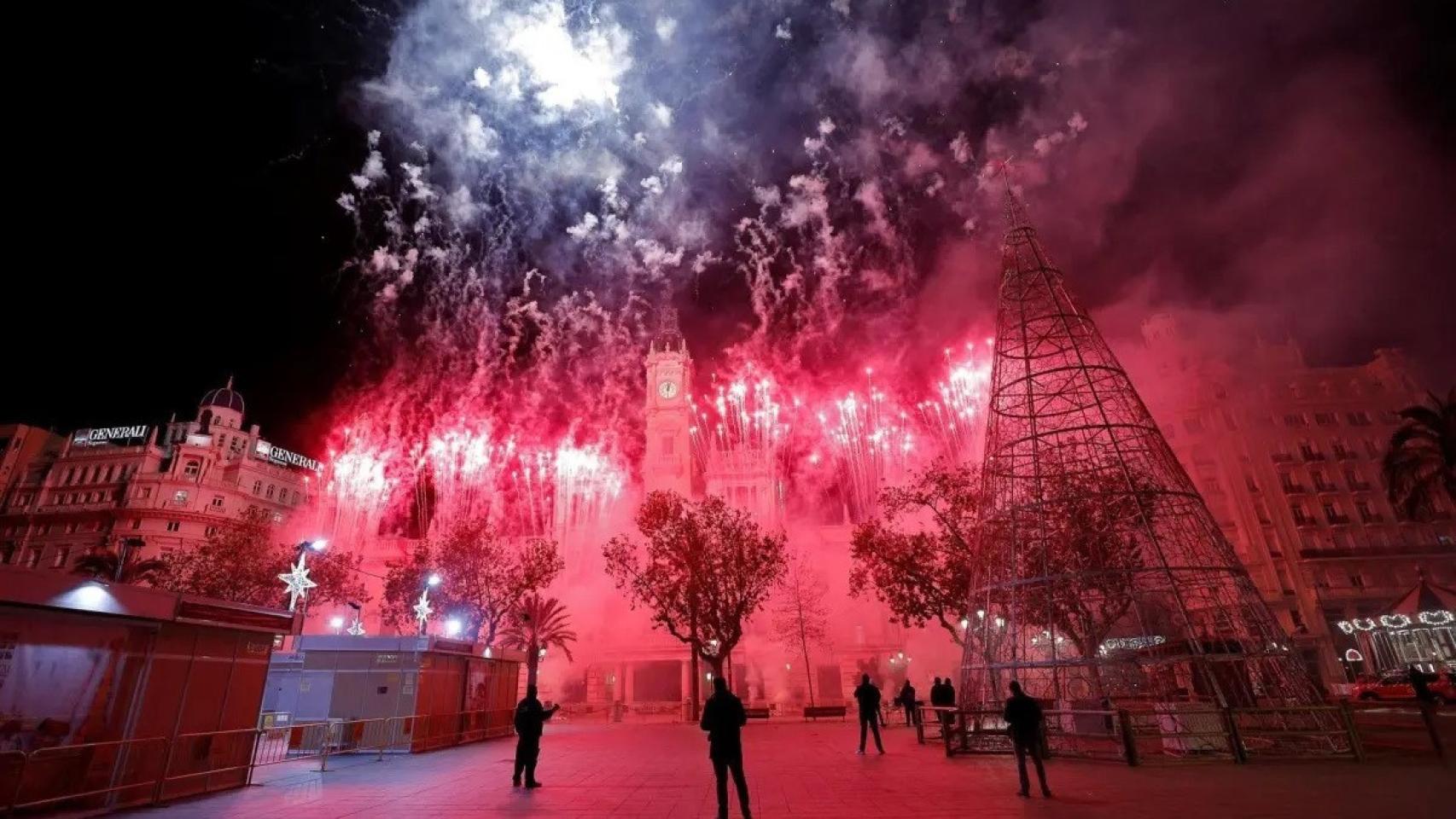 Los fuegos artificiales de Valencia, en Nochevieja 2020.