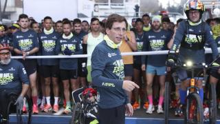 José Luis Martínez Almeida, alcalde de Madrid, en la salida de la San Silvestre Vallecana 2023
