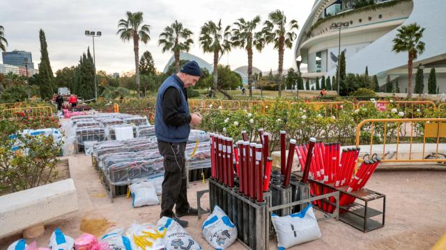 Preparativos del castillo junto a la Ciudad de las Artes y las Ciencias. EE