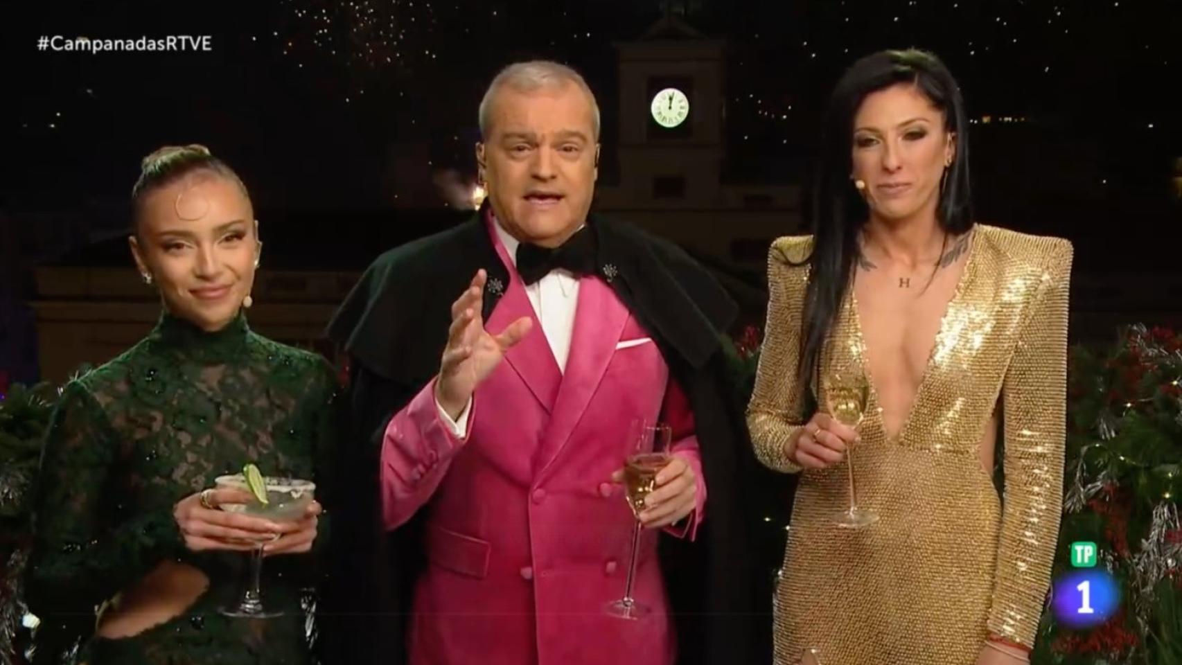 De la chaqueta rosa de Ramón García al deseo de igualdad de Jenni Hermoso: así han sido las Campanadas de TVE