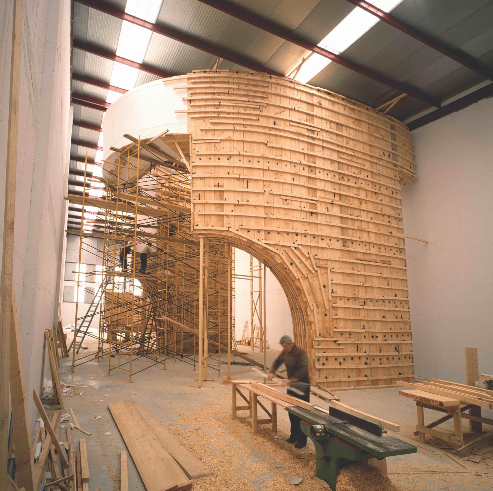 Jesús Uriarte: Construcción del encofrado de 'El Elogio del Horizonte', 1990