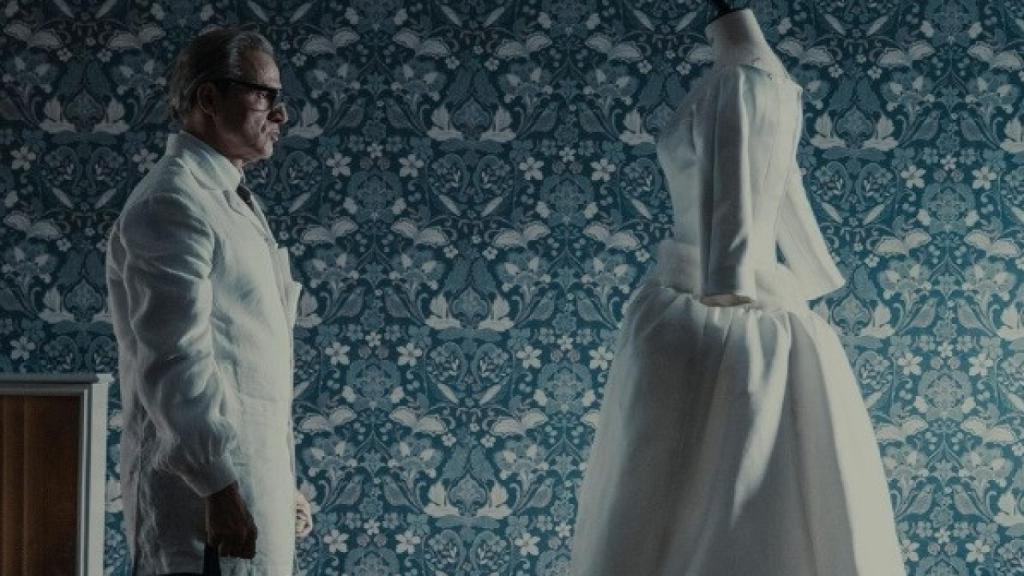 Alberto San Juan como Cristóbal Balenciaga