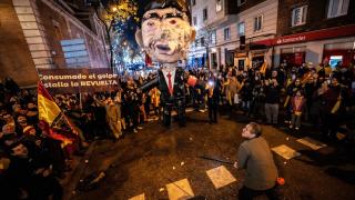La Policía cita a declarar al convocante de de la protesta de Ferraz donde se apaleó un muñeco de Sánchez