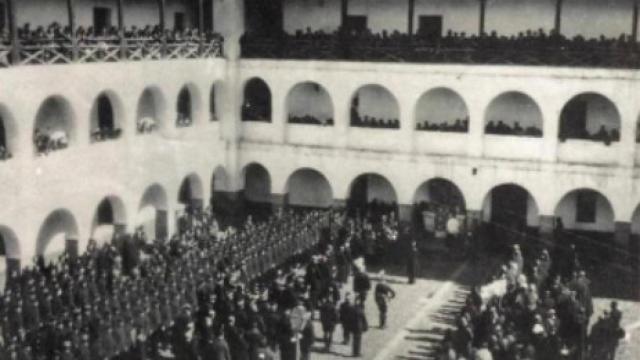 Celebración de la Santa Misa en el Patio del Cuartel viejo