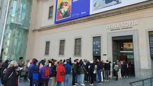 Cola para entrar en el Museo Reina Sofía. Foto: MNCARS