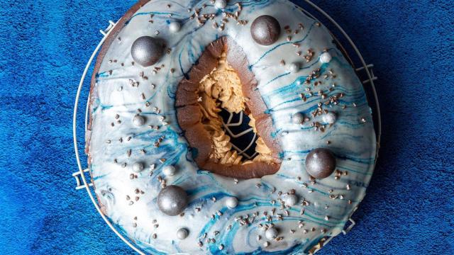 Los roscones de Reyes más virales de Bilbao: de bombones Lindt, de Mon Chéri o con Peta Zetas.