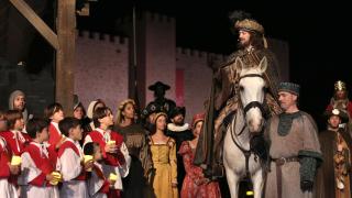 Un grupo de actores interpreta uno espectáculo en Puy du Fou Toledo.