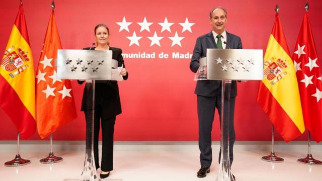 Los consejeros de Digitalización y de Familia, Juventud y Asuntos Sociales de la Comunidad de Madrid, en la presentación de la Historia Social Única.