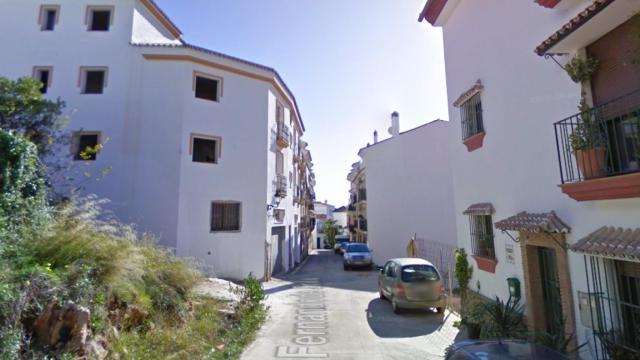 La calle donde se encuentra la vivienda donde ocurrió el suceso.