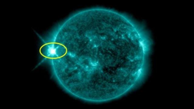 Momento de la erupción solar.