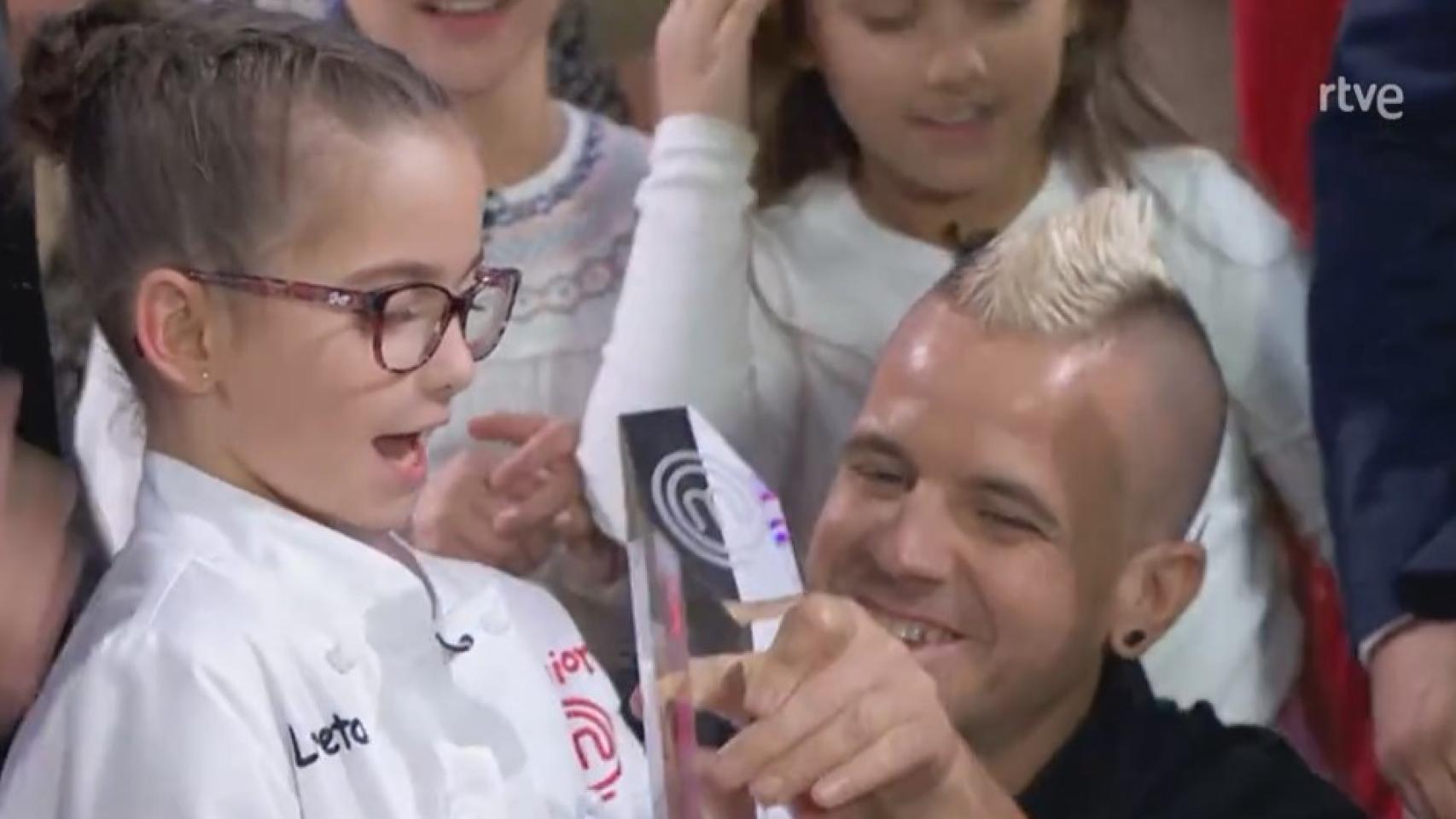 Loreto junto a Dabiz Muñoz en la final de 'MasterChef Junior 10'.