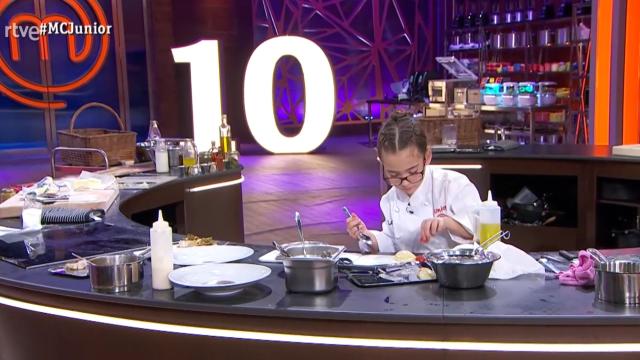 Loreto elaborando su postre en la final de 'MasterChef Junior'.