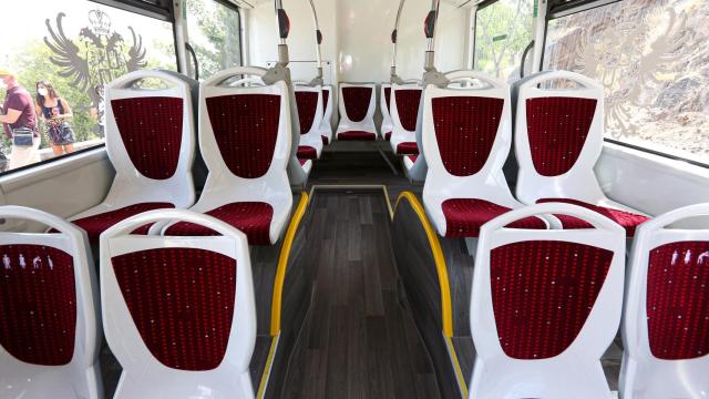 Interior de uno de los autobuses urbanos de Toledo.