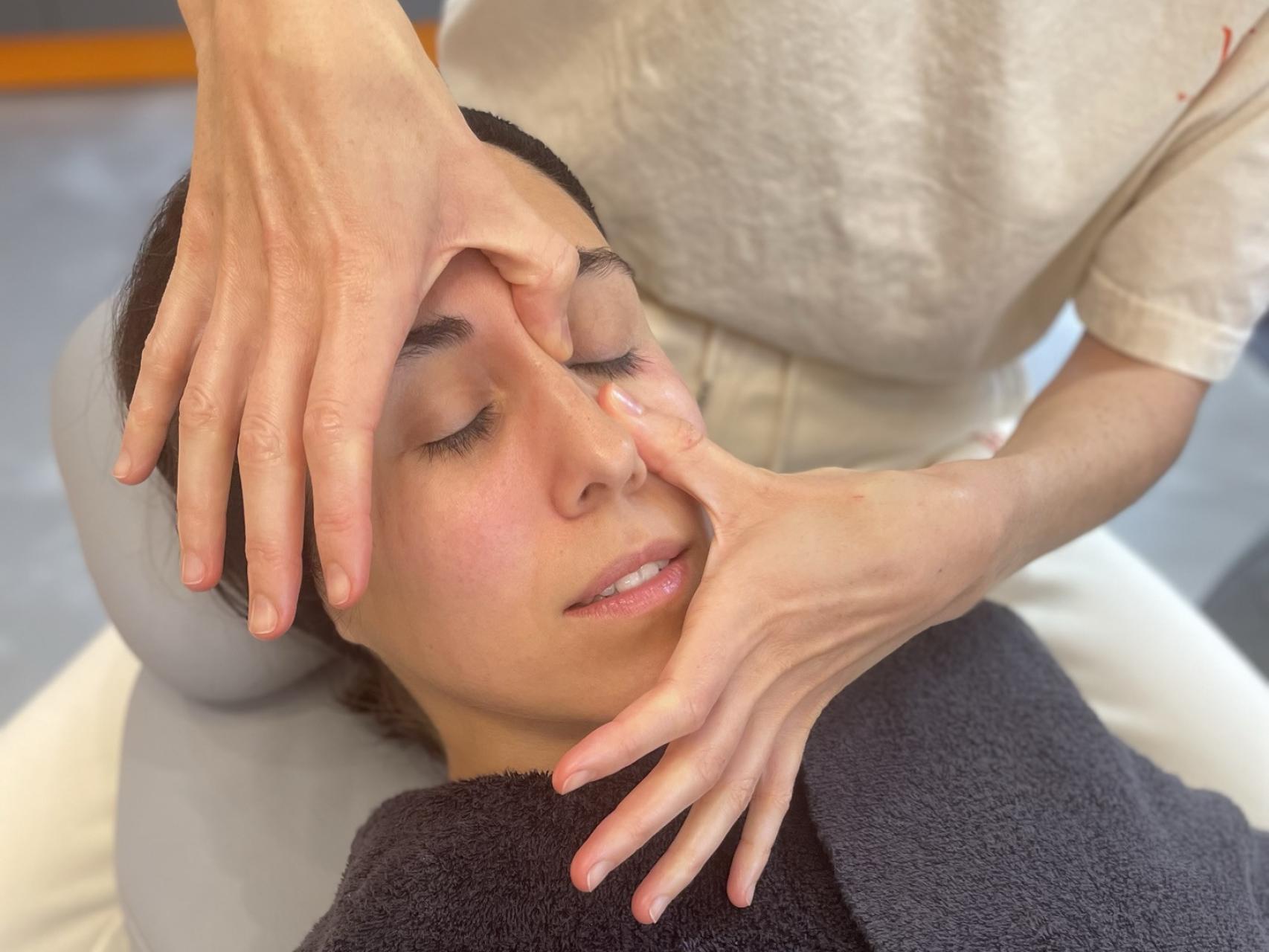 Imagen de 'fitness' facial.