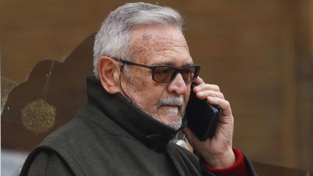 Antonio Martínez Vázquez, convocante de la protesta de Nochevieja en Ferraz, en los alrededores de la comisaría de Moratalaz este miércoles.