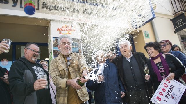 ARCHIVO - Sorteo Extraordinario de la Lotería del Niño