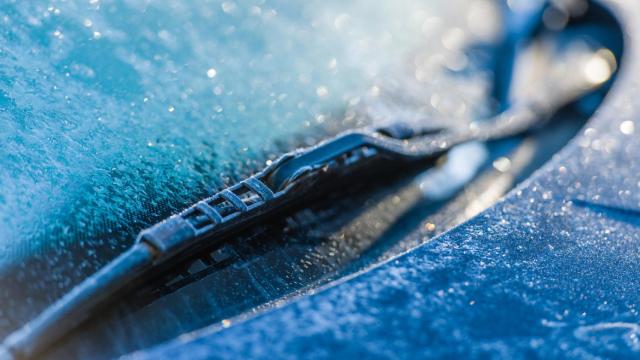 Hielo en la luna del coche.