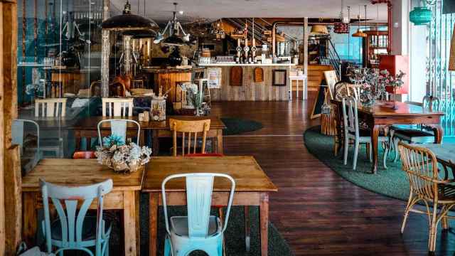 Vista del restaurante y centro de ocio.
