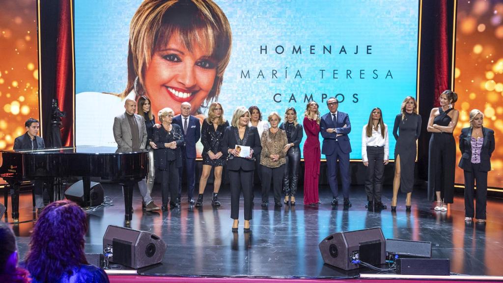 Homenaje a María Teresa Campos.