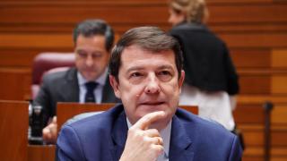 El presidente de la Junta, Alfonso Fernández Mañueco, durante el Pleno de las Cortes de Castilla y León