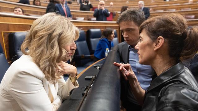 Íñigo Errejón junto a la líder de Sumar, Yolanda Díaz, y la todavía portavoz en el Congreso, Marta Lois.