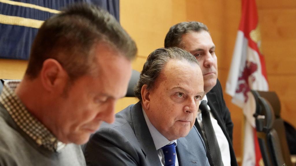El presidente del Consejo de Cuentas, Mario Amilivia, presenta el informe de fiscalización de la Cuenta General de la Comunidad en las Cortes