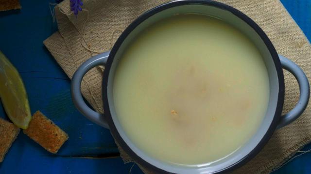 El truco de Berasategui para hacer un caldo ligero y reconfortante con un ingrediente bueno para el corazón