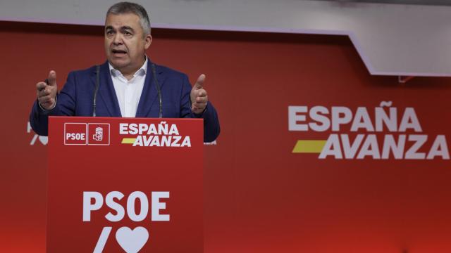 El secretario de organización del PSOE, Santos Cerdán, este lunes en rueda de prensa en la sede de Ferraz.
