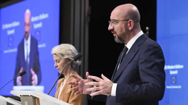 Ursula von der Leyen y Charles Michel, durante una rueda de prensa conjunta