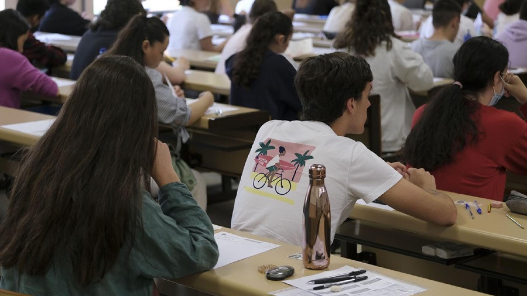 Aula de examinación en la prueba de acceso a la universidad.