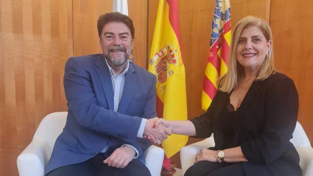 Acuerdo entre Luis Barcala (PP) y Maria Carmen Robledillo (Vox) para aprobar los presupuestos de Alicante.