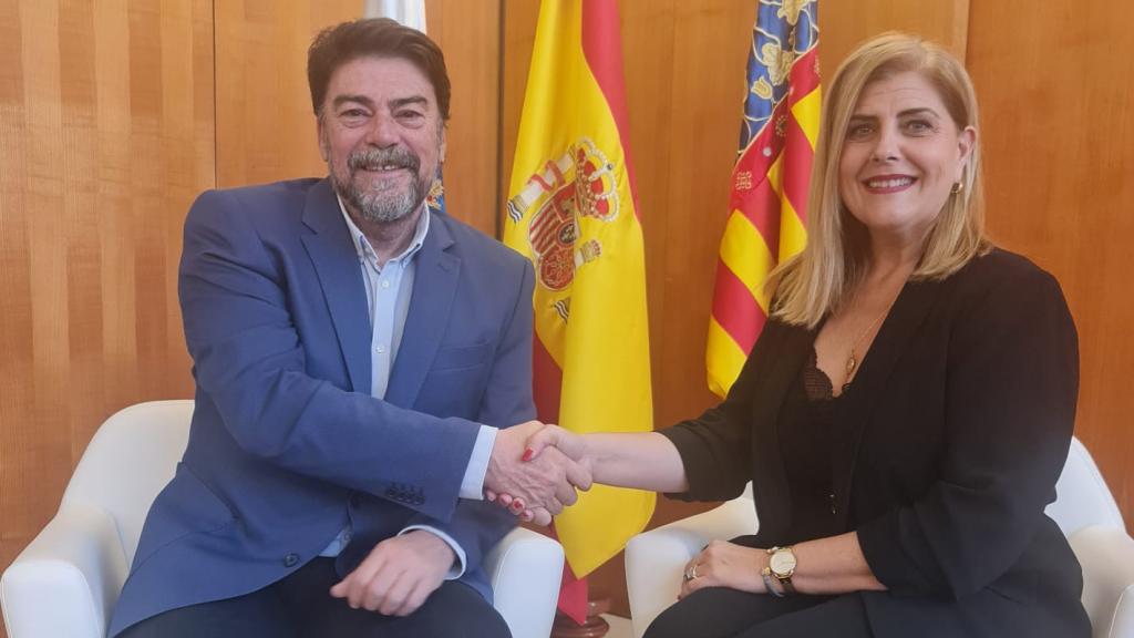 Acuerdo entre Luis Barcala (PP) y Maria Carmen Robledillo (Vox) para aprobar los presupuestos de Alicante.