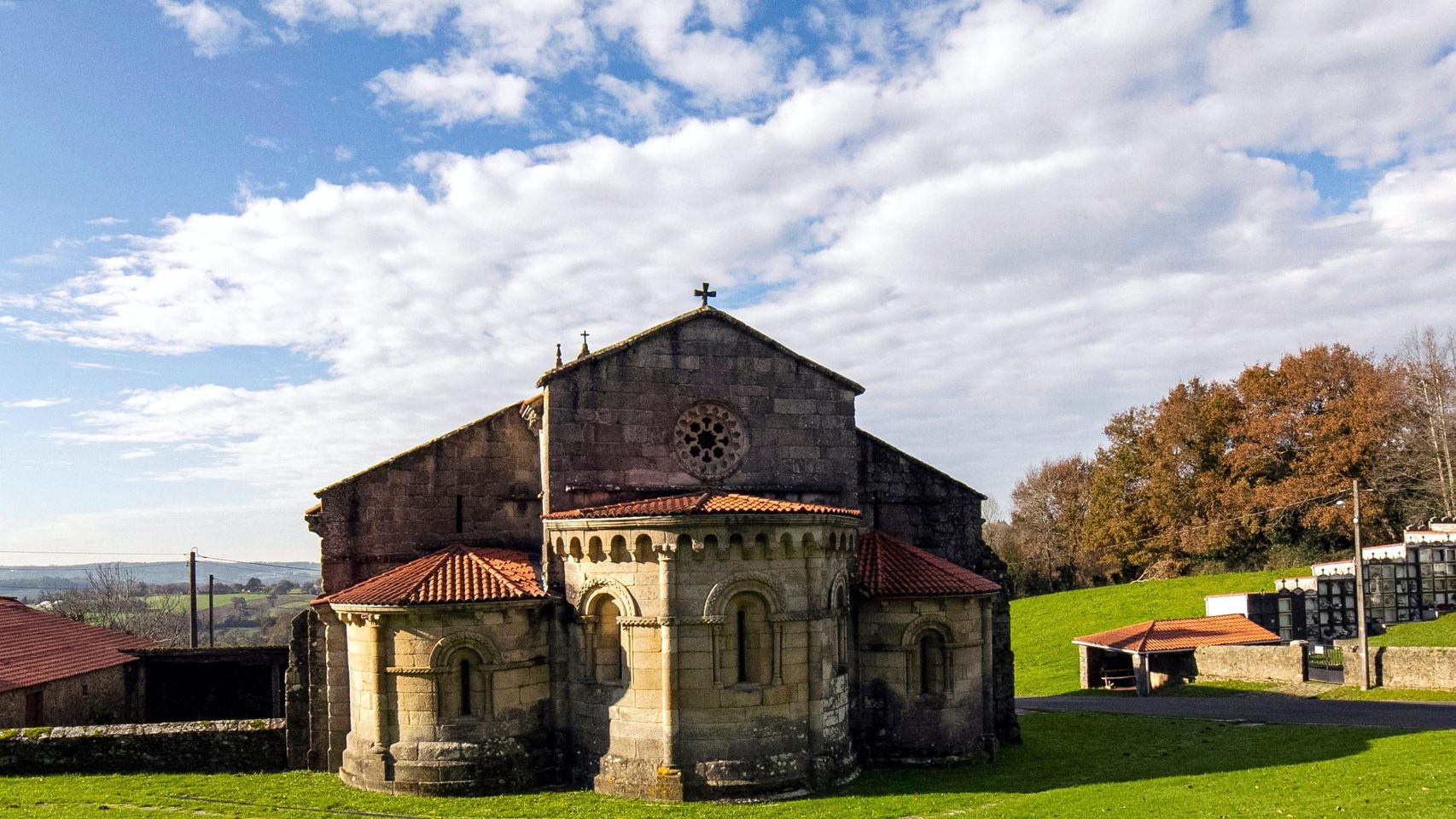 Iglesia de Santa María de Mezonzo, Vilasantar, A Coruña.