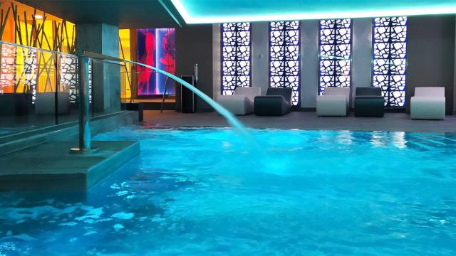 Una vista de la zona de aguas del Spa Porta Maris en Alicante.