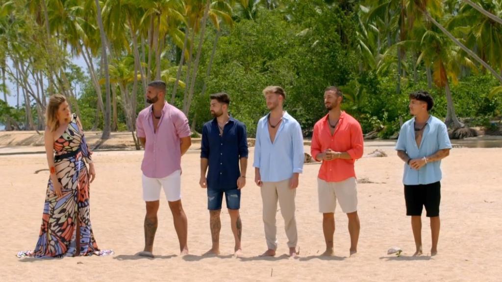 Sandra Barneda junto a los concursantes de 'La isla de las tentaciones 7'.