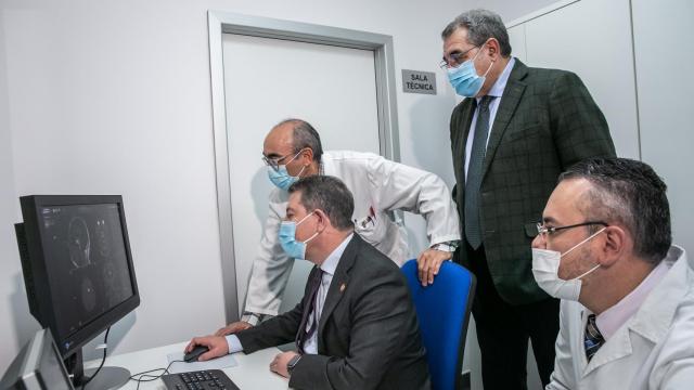 Visita de Emiliano García-Page al Hospital de Valdepeñas (Ciudad Real).