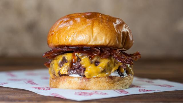 Hamburguesa Singular de Hundred Burgers.