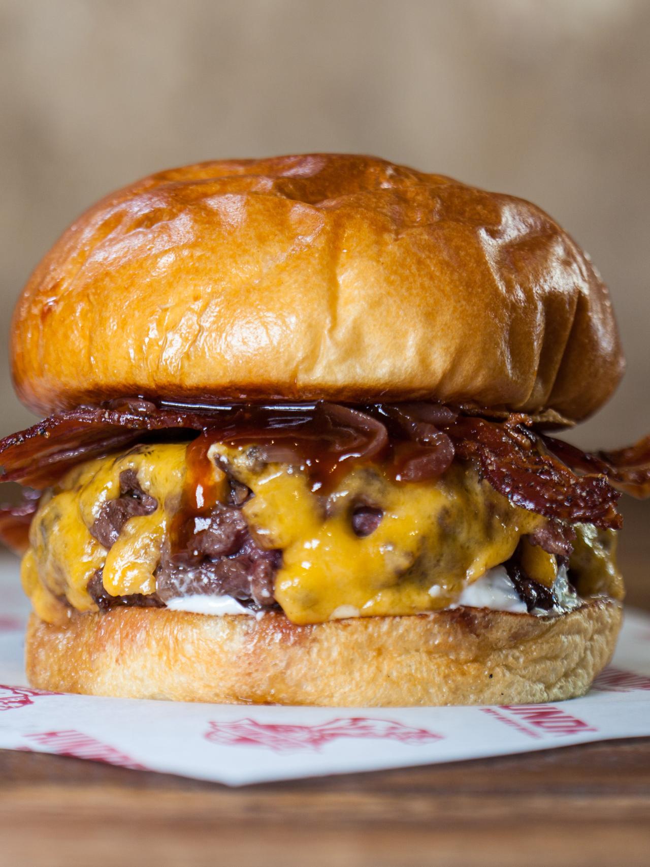 Hamburguesa Singular de Hundred Burgers.