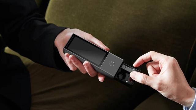 El X1 Interpreter Hub.