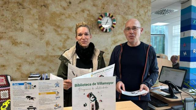 La concejala de Cultura, María José García Amaro , y el director de la biblioteca, Manuel Hernández Leal