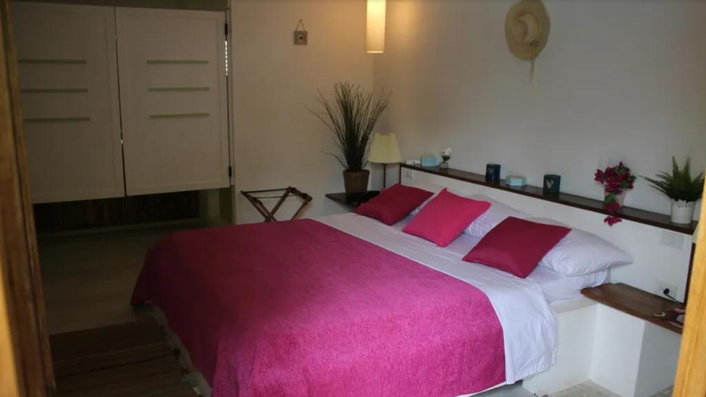 Una de las habitaciones de Villa Montaña.